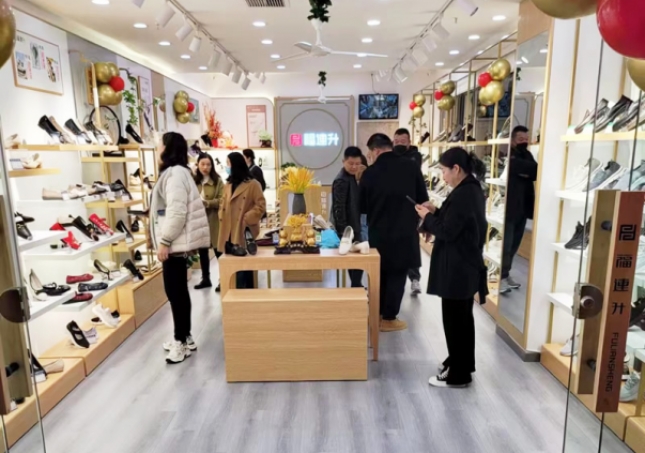 開(kāi)老北京布鞋店年收入？
