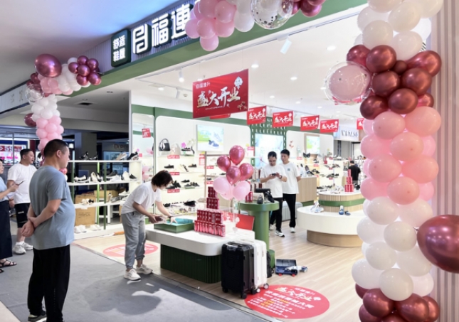 賀：福連升休閑鞋湖南長沙東方悅鄰mall新店開業(yè)！