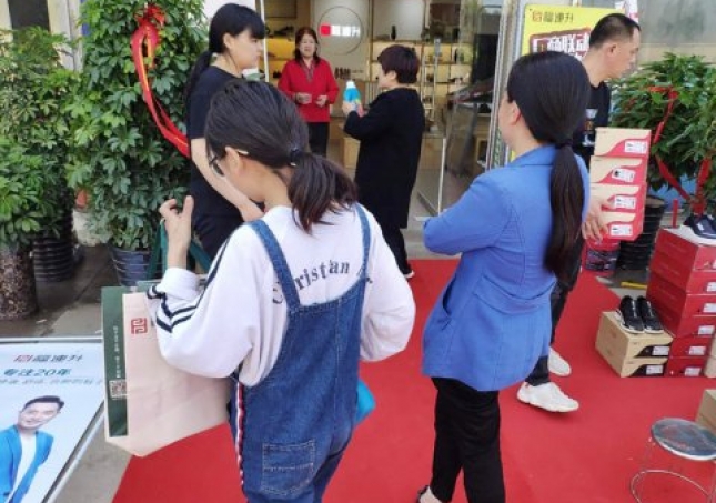 賀：福連升河南鄭州郭店鎮(zhèn)老北京布鞋、休閑鞋專賣店正式開業(yè)！
